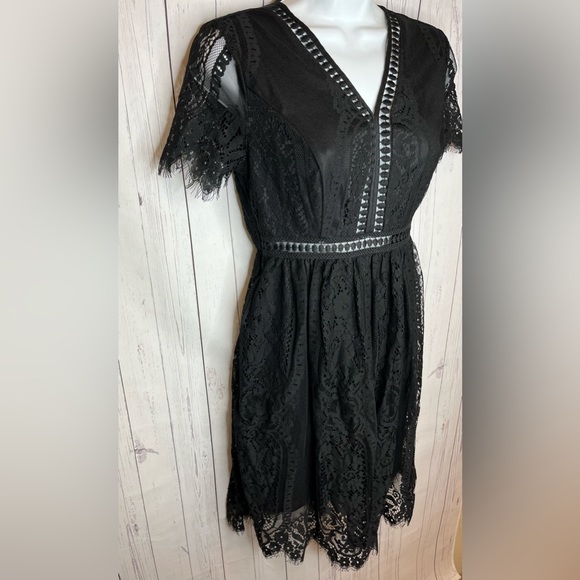 Funlingo Boho Black Lace Dress Women’s Small Short Sleeve V-Neck Lined - Picture 4 of 6